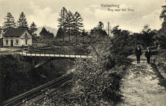 170142 Gezicht op het viaduct over de spoorlijn ten oosten van Valkenburg.